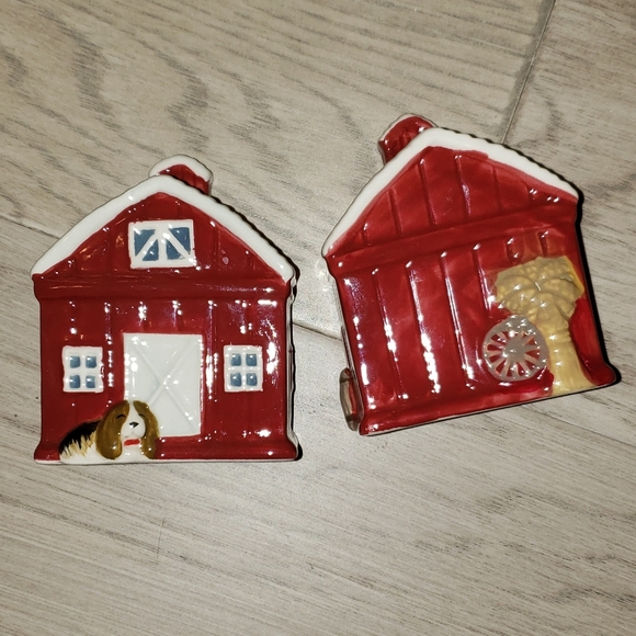 Red barn Salt & Pepper set - Picture 1 of 7